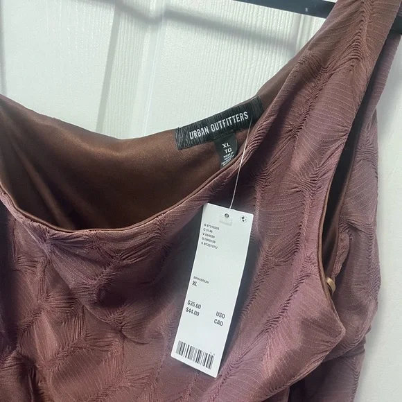 UO Remy Asymmetric One Shoulder Ruched Crop Top - Picture 5 of 8